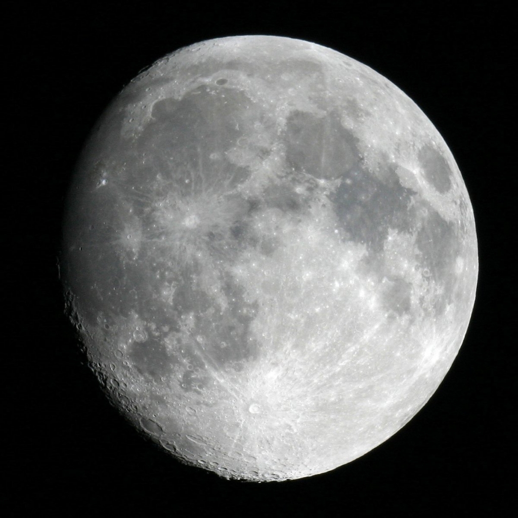 как выглядит Луна в телескоп