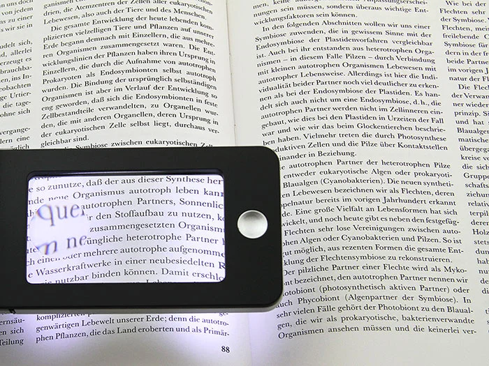 Лупа с подсветкой Veber G188, 2,5x-4x, 75x43 мм, черная